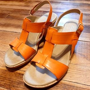 CLARKS Wedge Shoe. Orange. sz10M